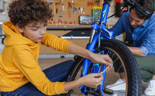 Bambini in bici: quale equipaggiamento scegliere?