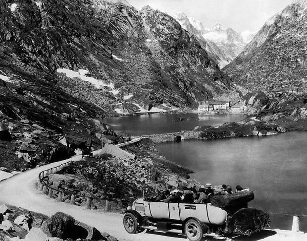 Grimsel Postauto 