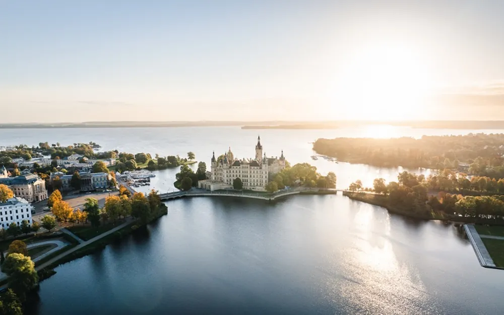 Schwerin, avec son somptueux château résidentiel, a été inscrite au patrimoine mondial de l&#039;UNESCO en 2024. Copyright: TMV/Gross 