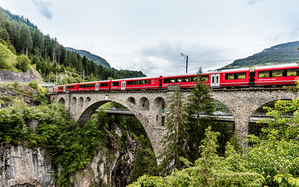 Ligne de l'Albula, viaduc de Solis, composition de train de l'Alvra - ©RhB, Andrea Badrutt