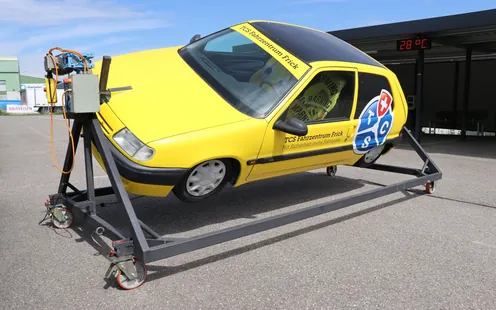 Überschlagsimulator im TCS Fahrzentrum Frick