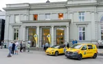 TCS Fahrzeuge vor dem KUK