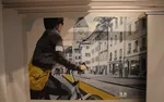 Wandbild - Sichtbar, Velofahrerin - TCS Kontaktstelle Aarau - Schlossplatz 1