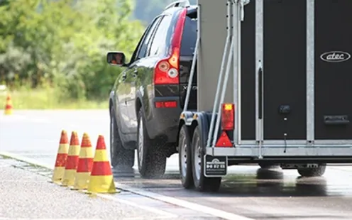 Wohnwagen- und Anhänger–Manövrierkurs