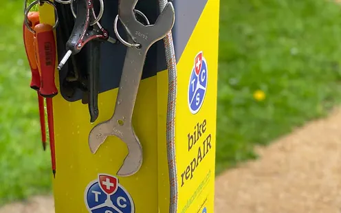 Neue Veloreparatursäule in Ipsach