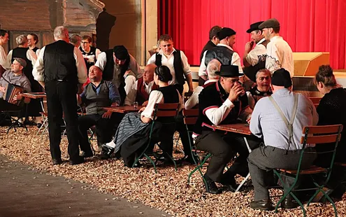 Rückblick Theateraufführung mit Jodelgesang