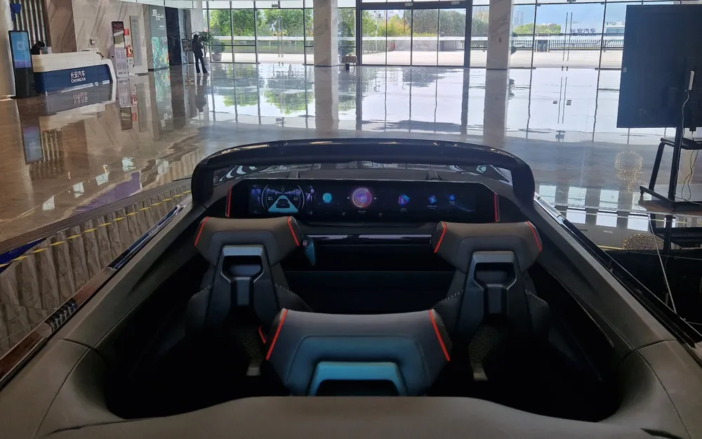 Der in Chongqing ansässige Autohersteller Changan gehört zu den grössten Chinas. Hier zu sehen: das Konzeptauto VIIA mit nur einem Rücksitz in der Mitte, für eine bessere Sicht nach vorne.