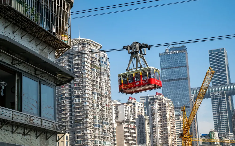 Einer von Chongqings Spitznamen lautet «Cyberpunk City». Im Science-Fiction-Genre beschreibt es eine hochtechnisierte Zukunft mit gesellschaftlichem Verfall. So dramatisch ist es in Chongqing aber noch nicht.