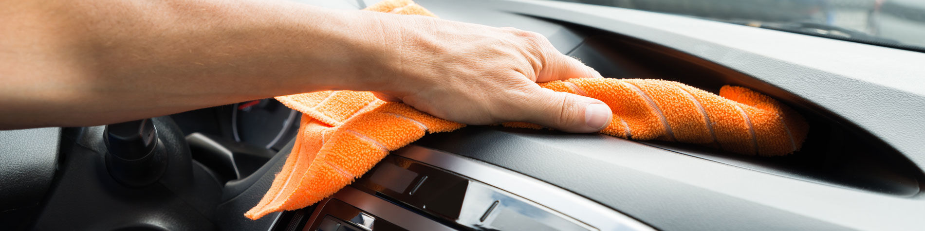 Les étapes pour un nettoyage intérieur efficace de voiture