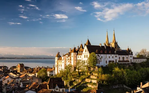 Neuchâtel l&#039;estivale - paisible et festive