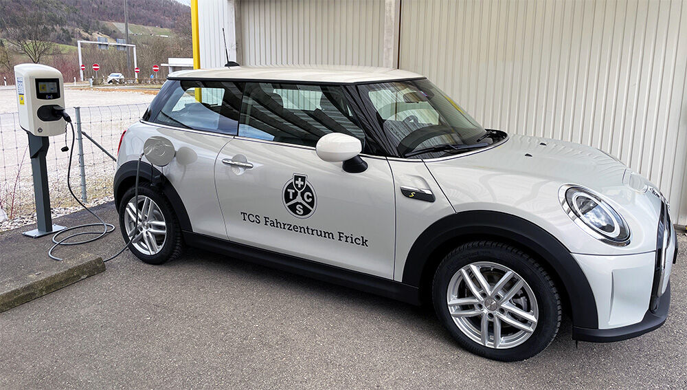 Mini SE im TCS Fahrzentrum Frick