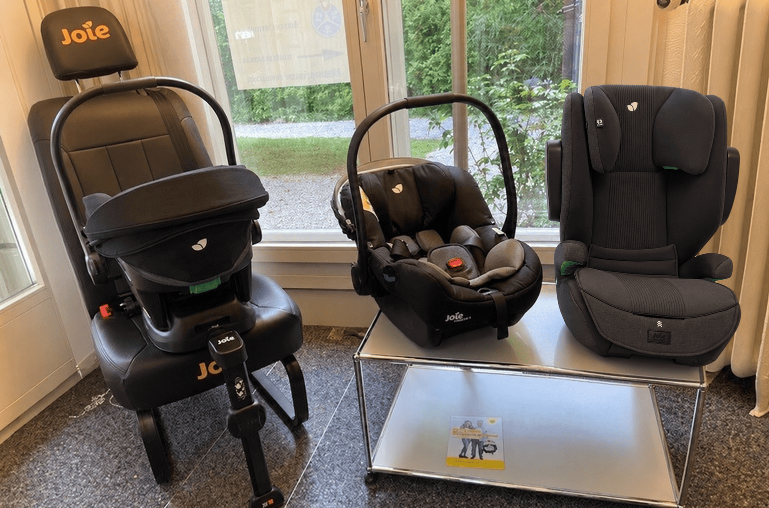 Auswahl an Kindersitzen und Isofix-Stationen