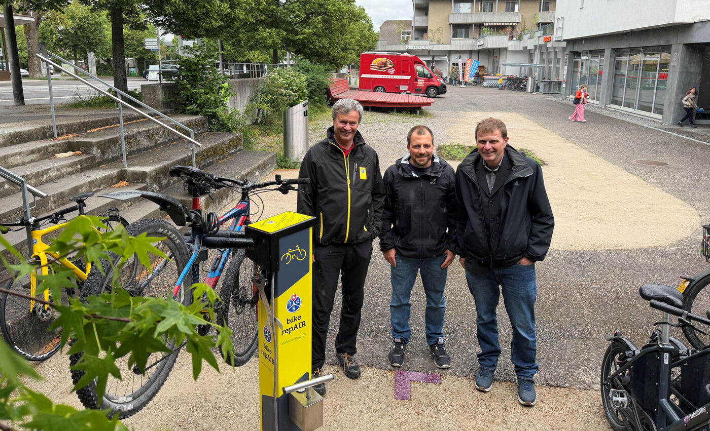 Eine TCS «bike repAIR» Säule in Bremgarten b. Bern