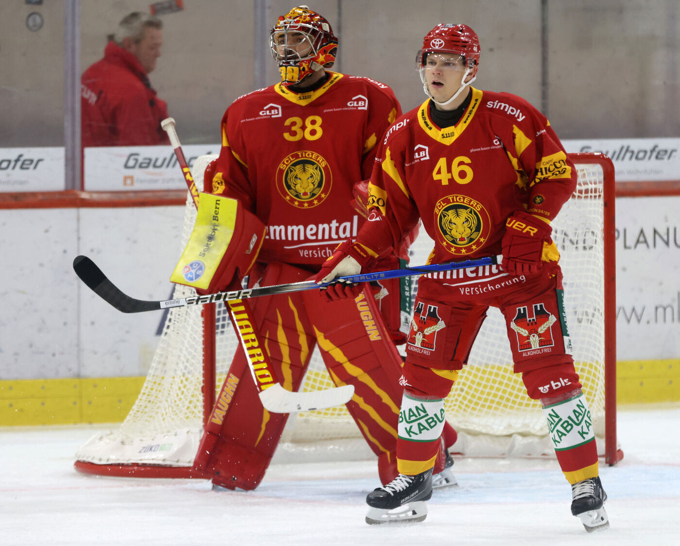 Sicher gehalten mit dem Stockhandschuh der SCL Tigers. Foto © SCL Tigers