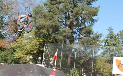 Pumptrack Niederönz mit TCS Reparatursäule eröffnet