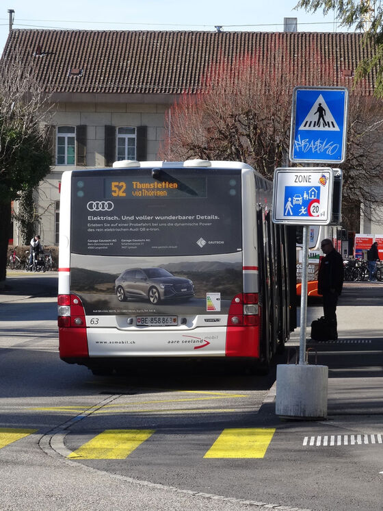 Provisorische Bushaltestelle an der Bahnhofstrasse während des Umbaus des Bahnhofs  Herzogenbuchsee. 