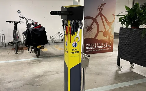 Eine TCS «bike repAIR» Säule in Lyss
