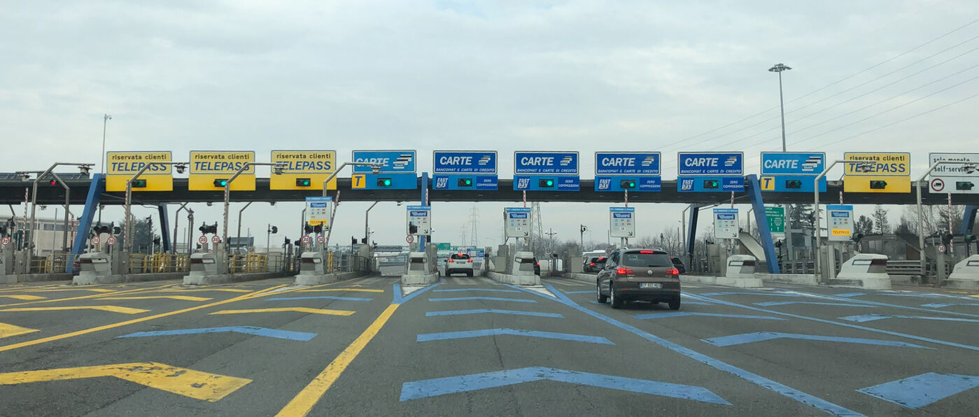 Eine Mautstelle in Italien
