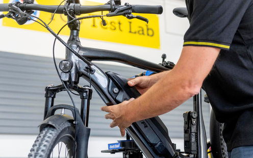 Réserver le contrôle de la batterie d'un vélo électrique