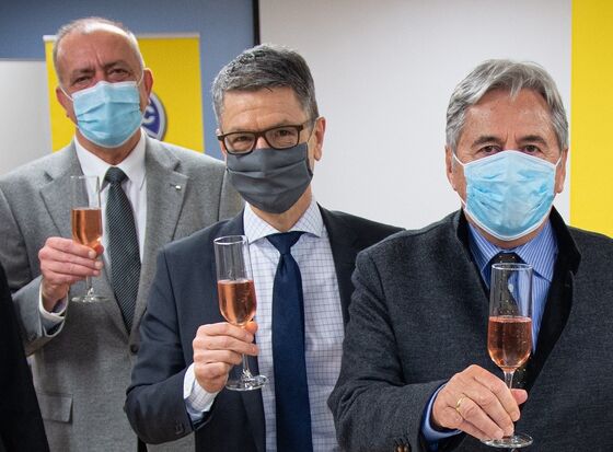 A l'unanimité. A l'unanimité.