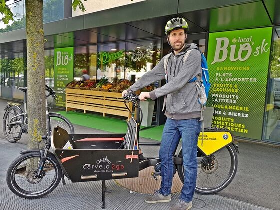 Vélo-cargo à disposition au magasin bio L'Organic à Neuchâtel