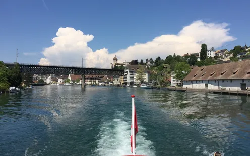 Einen Preis bezahlen, zu zweit Schiff fahren 