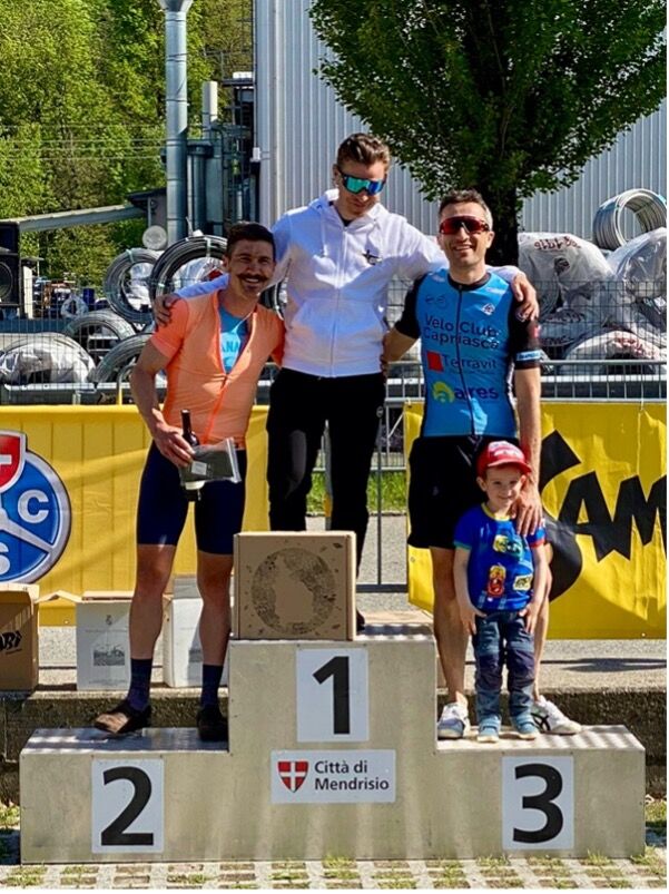 Il podio della classifica gravel, da sinistra: Francesco Martire, Damiano Cunego e Rosario Greco.