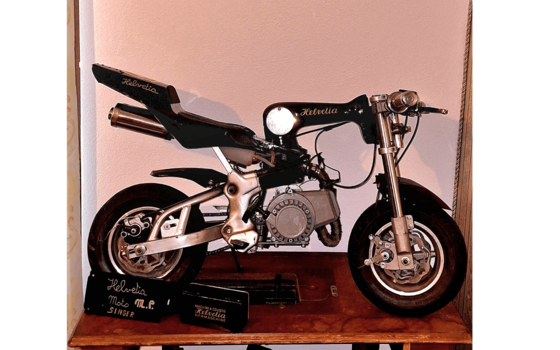 Minimoto ricavata da una macchina da cucire