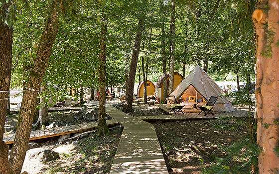 Villaggio di tende nella foresta - TCS Camping Gordevio