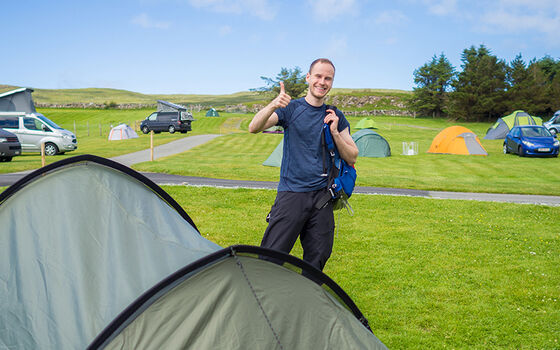 Der kleine Camping-Knigge. Auf dem Campingplatz lebt man sehr ungezwungen, aber ein paar Regeln gibt es doch. 