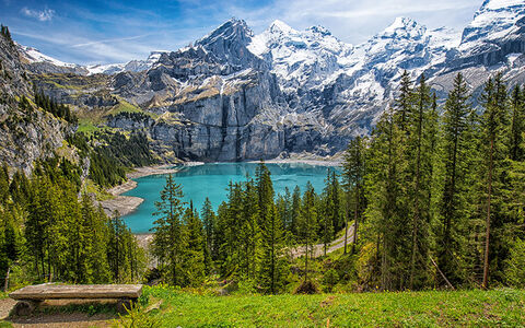 La magia del lago di OeschinenJungfraumassiv