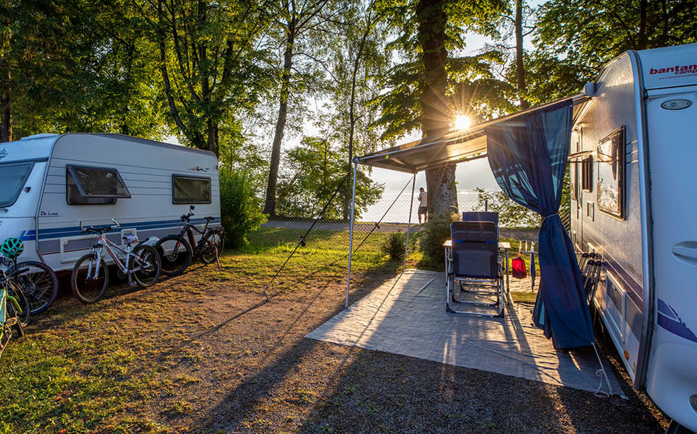 Bien choisir sa toile de store pour son camping car ou sa caravane