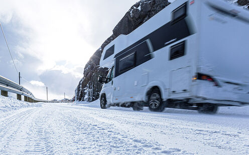 Brauchen Camper und Wohnwagen Winterreifen?