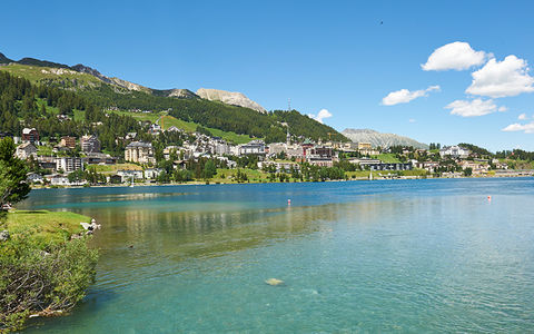 Campeggio a St. Moritz e sui quattro laghi: glamour, kayak e kite-surfing