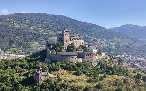 Das Schloss Tourbillon tront über der Stadt Sion