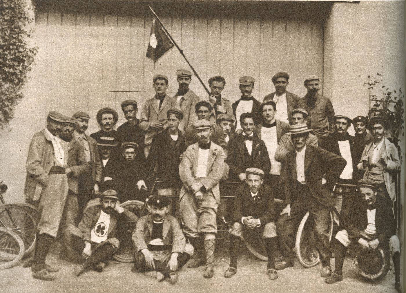 En 1896, un groupe de cyclistes genevois donne vie au TCS.