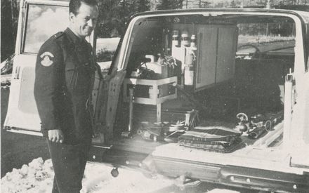 Veicolo di pattuglia TCS del 1967, attrezzato per il trasporto di due feriti (con attrezzature di pronto soccorso e due farmacie).