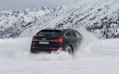 Personenwagen Schnee &amp; Eis Snow Drift