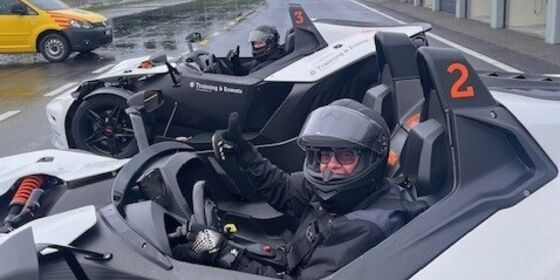 KTM X-Bow Schnupperkurs Schweiz Teilnehmer Fahrerlebnis