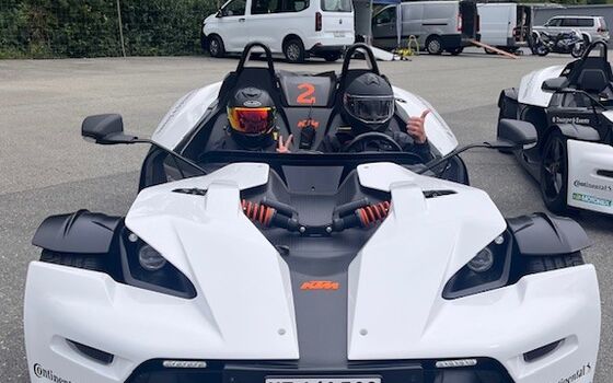 KTM X-Bow Road Tour Schweiz Fahrer und Beifahrer