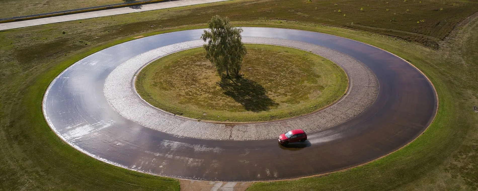 Test pneus été 2026 – performance et sécurité