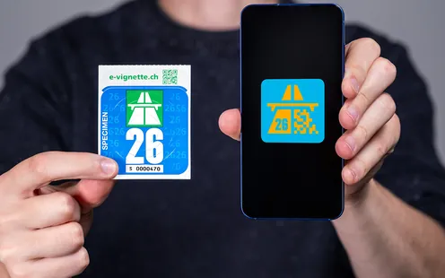 Autoroutes en Suisse : vignette autocollante ou électronique