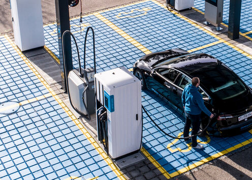 Wie lange dauert die Ladezeit beim Elektroauto?