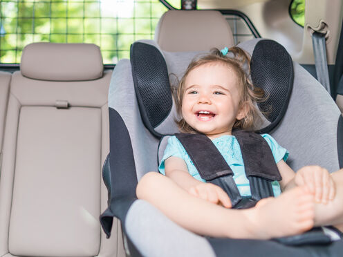 Kindersitze und Kopfstütze im Auto: wie geht man vor?