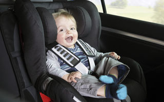 Allacci correttamente il Suo bambino in auto!