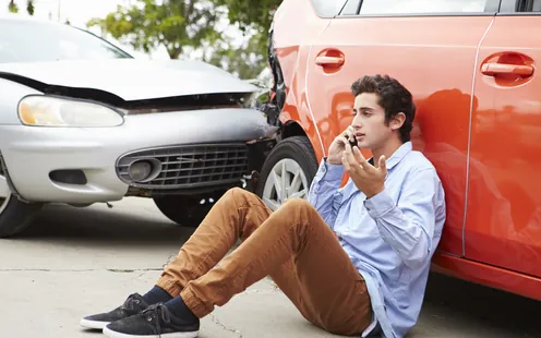 Unfall &amp; Fahrzeugtechnik – richtig handeln, sicher fahren