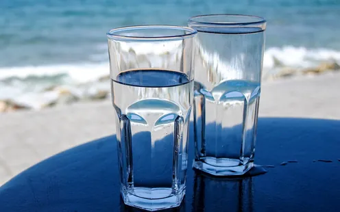 Leitungswasser im Ausland trinken: Das sind die Risiken.