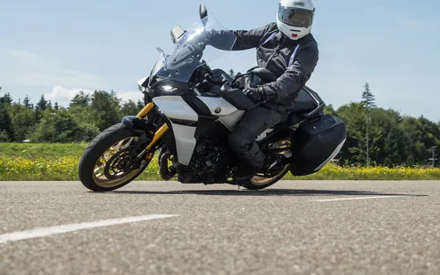 Moto: guidare in curva
