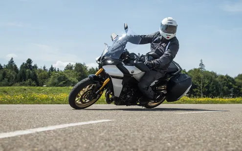 Moto Kurvenfahren