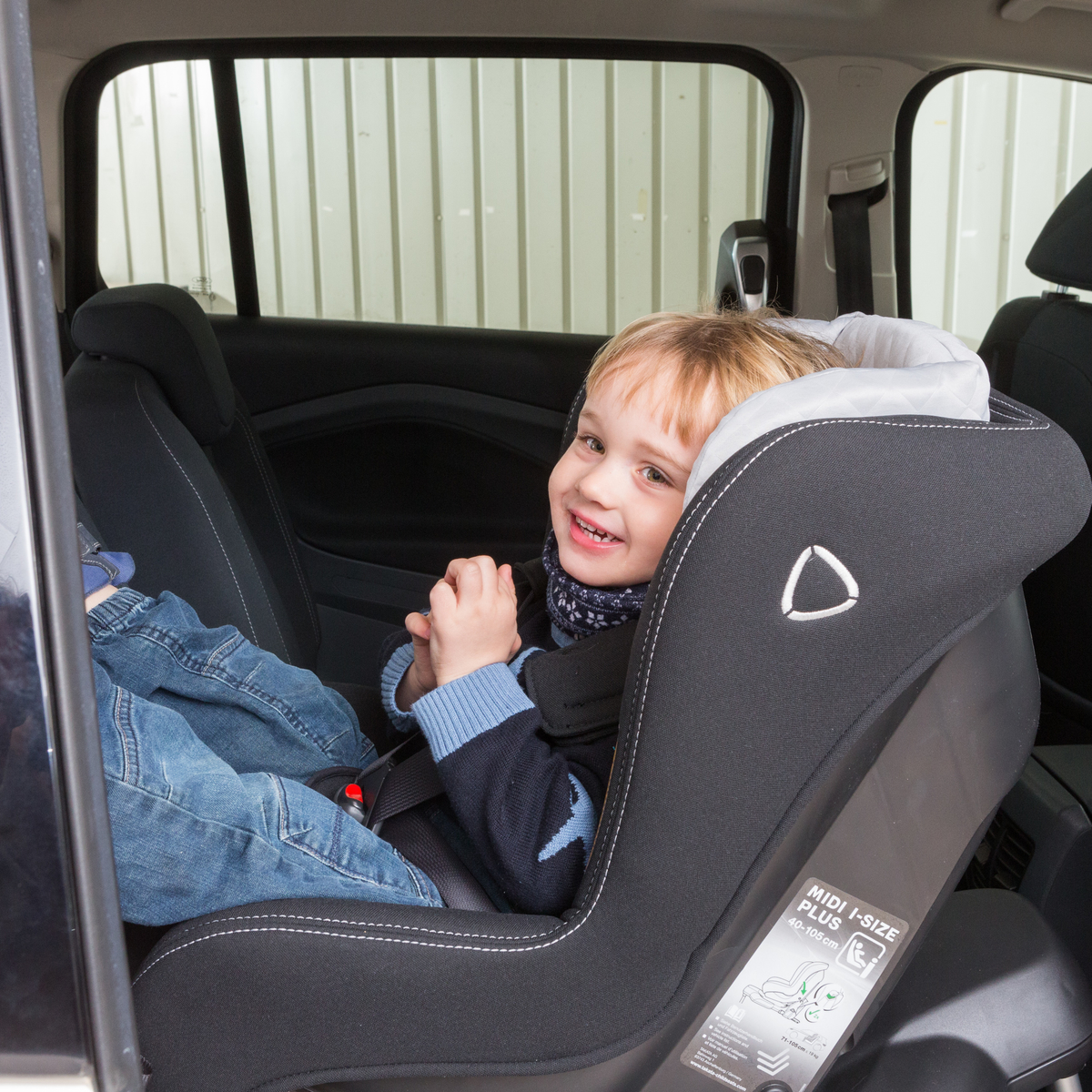 Kinder im Auto richtig sichern